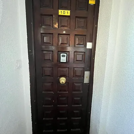 Safestay Seafront - Atlantico אכסניה קלפה